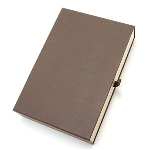 ���C���B�g�����z